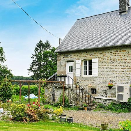 Awesome Home In Saint-Sever-Calvados With Kitchen Zewnętrze zdjęcie