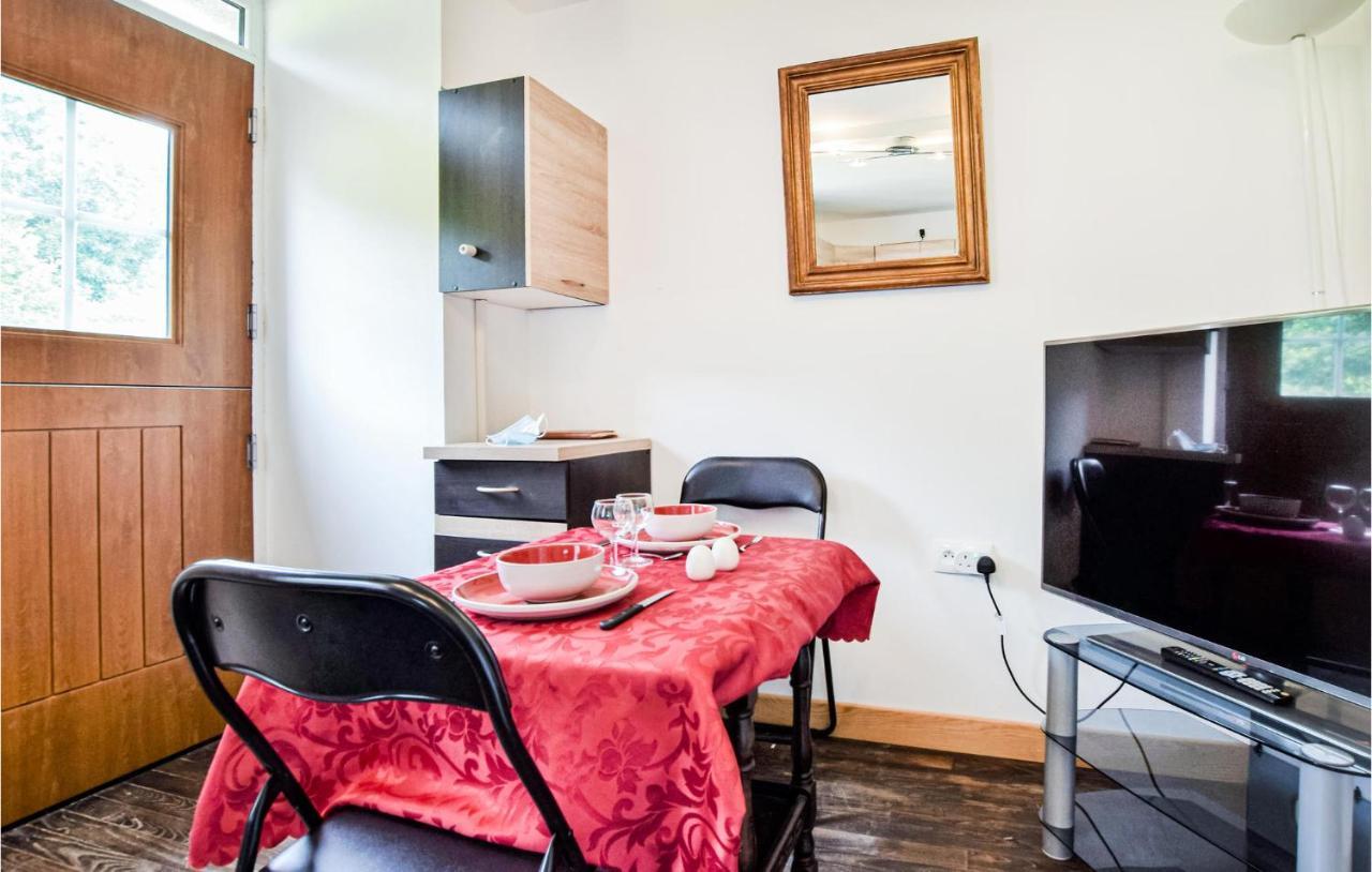 Awesome Home In Saint-Sever-Calvados With Kitchen Zewnętrze zdjęcie