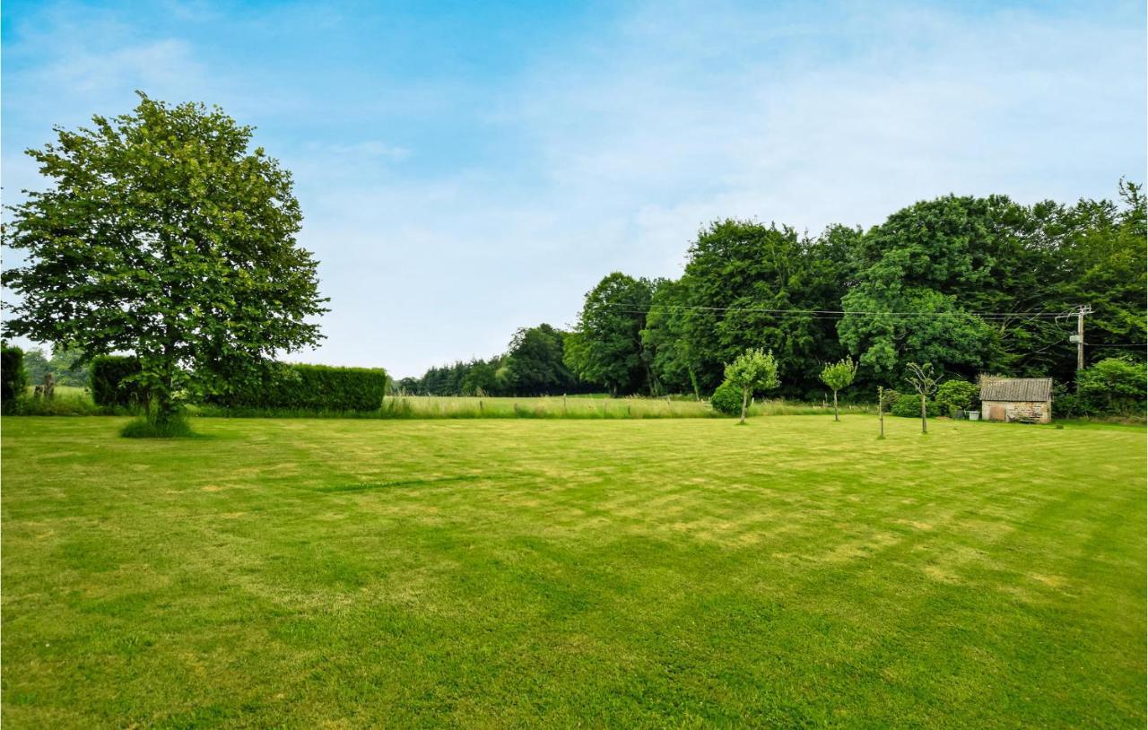 Awesome Home In Saint-Sever-Calvados With Kitchen Zewnętrze zdjęcie