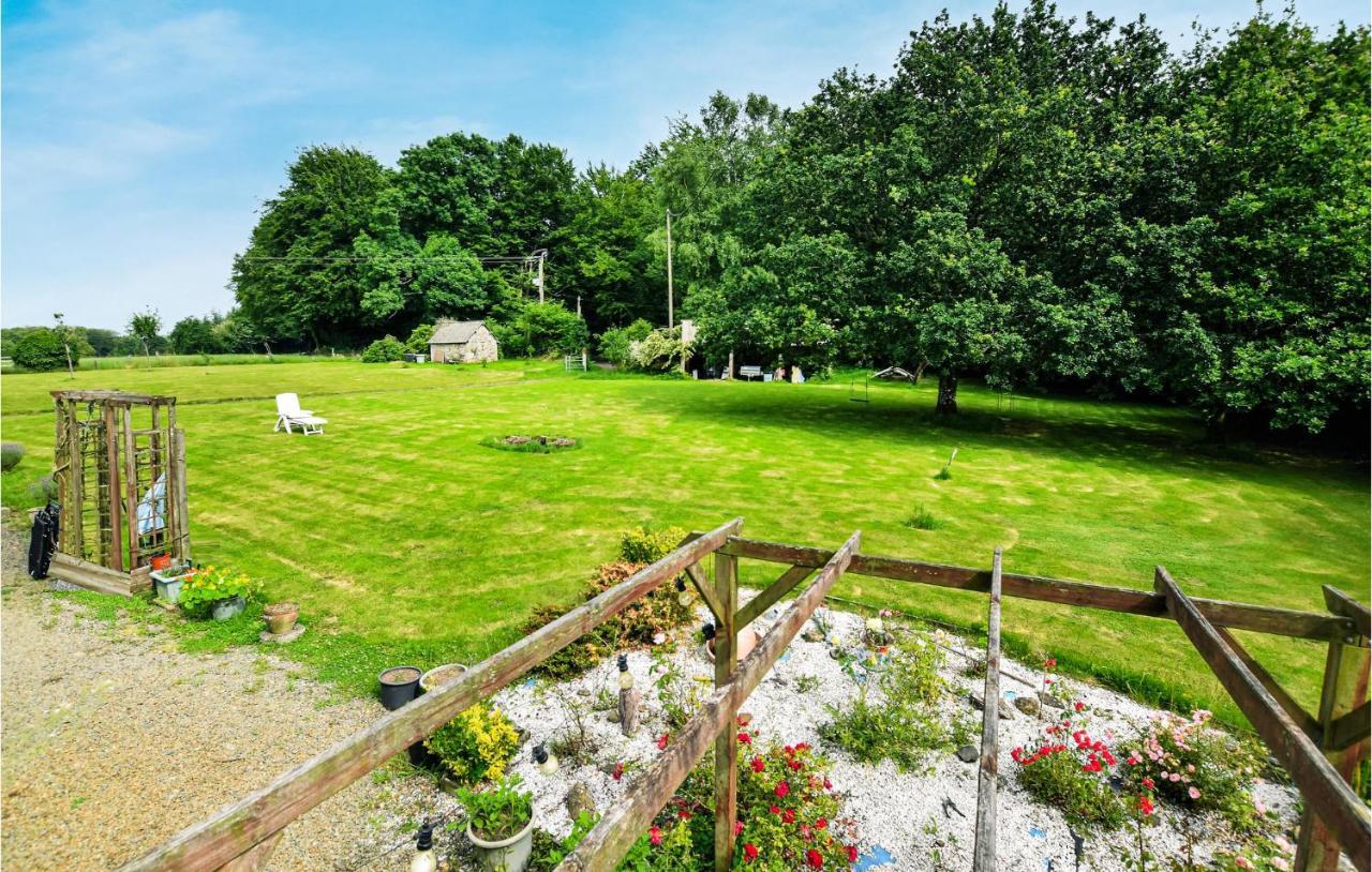 Awesome Home In Saint-Sever-Calvados With Kitchen Zewnętrze zdjęcie