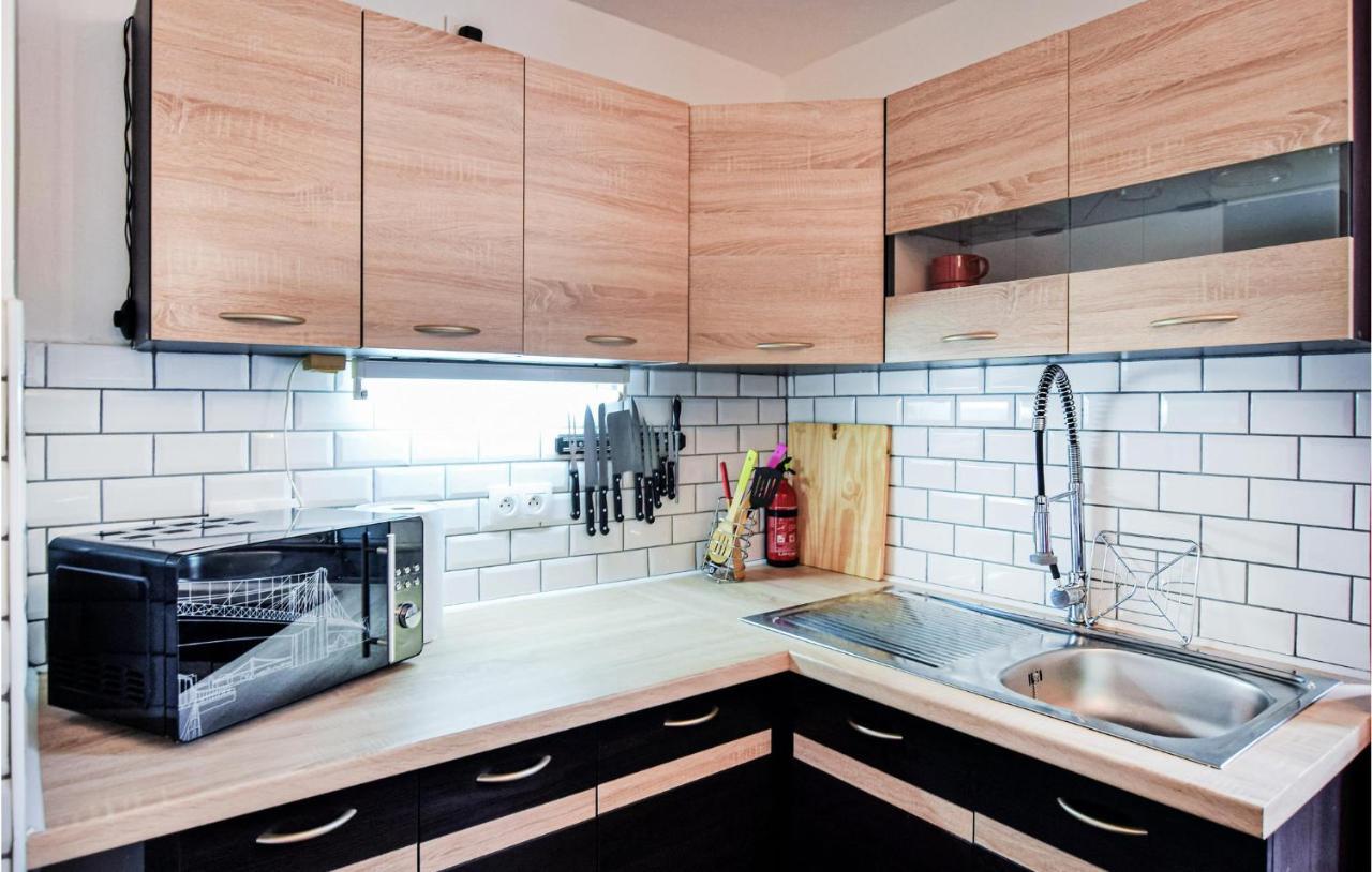Awesome Home In Saint-Sever-Calvados With Kitchen Zewnętrze zdjęcie