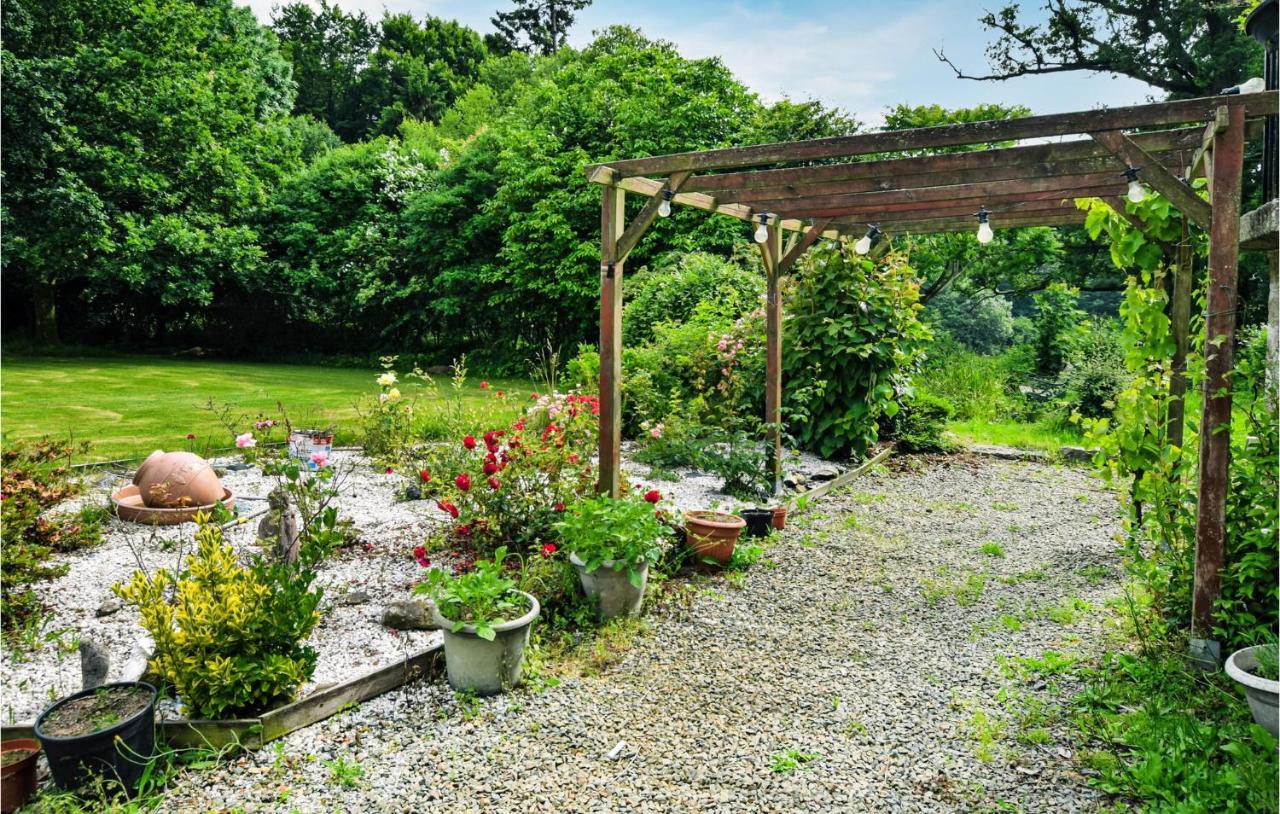 Awesome Home In Saint-Sever-Calvados With Kitchen Zewnętrze zdjęcie