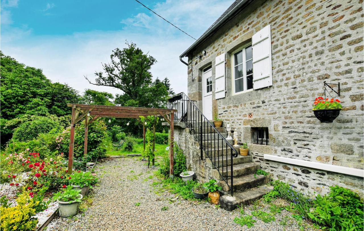 Awesome Home In Saint-Sever-Calvados With Kitchen Zewnętrze zdjęcie