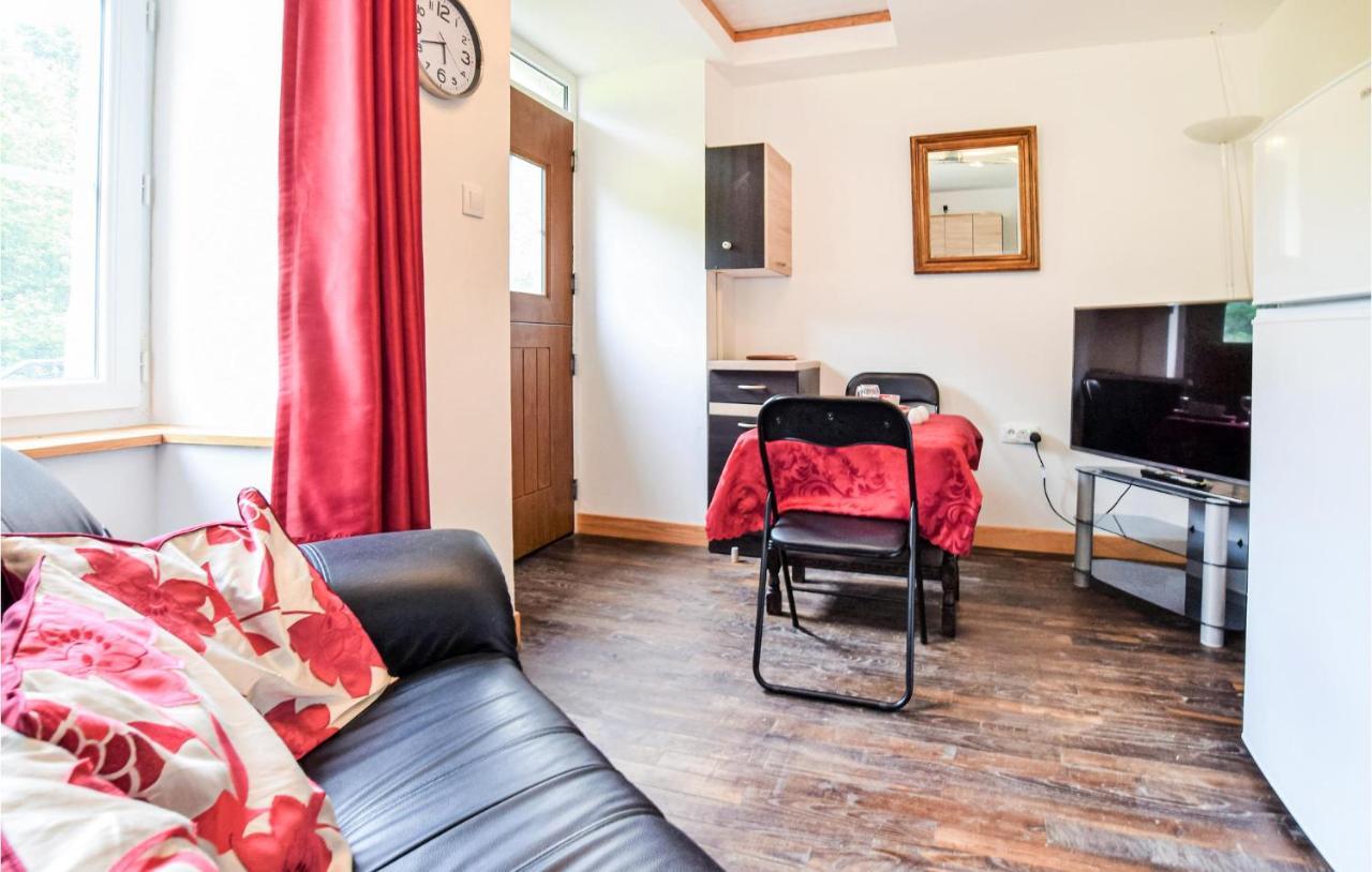 Awesome Home In Saint-Sever-Calvados With Kitchen Zewnętrze zdjęcie