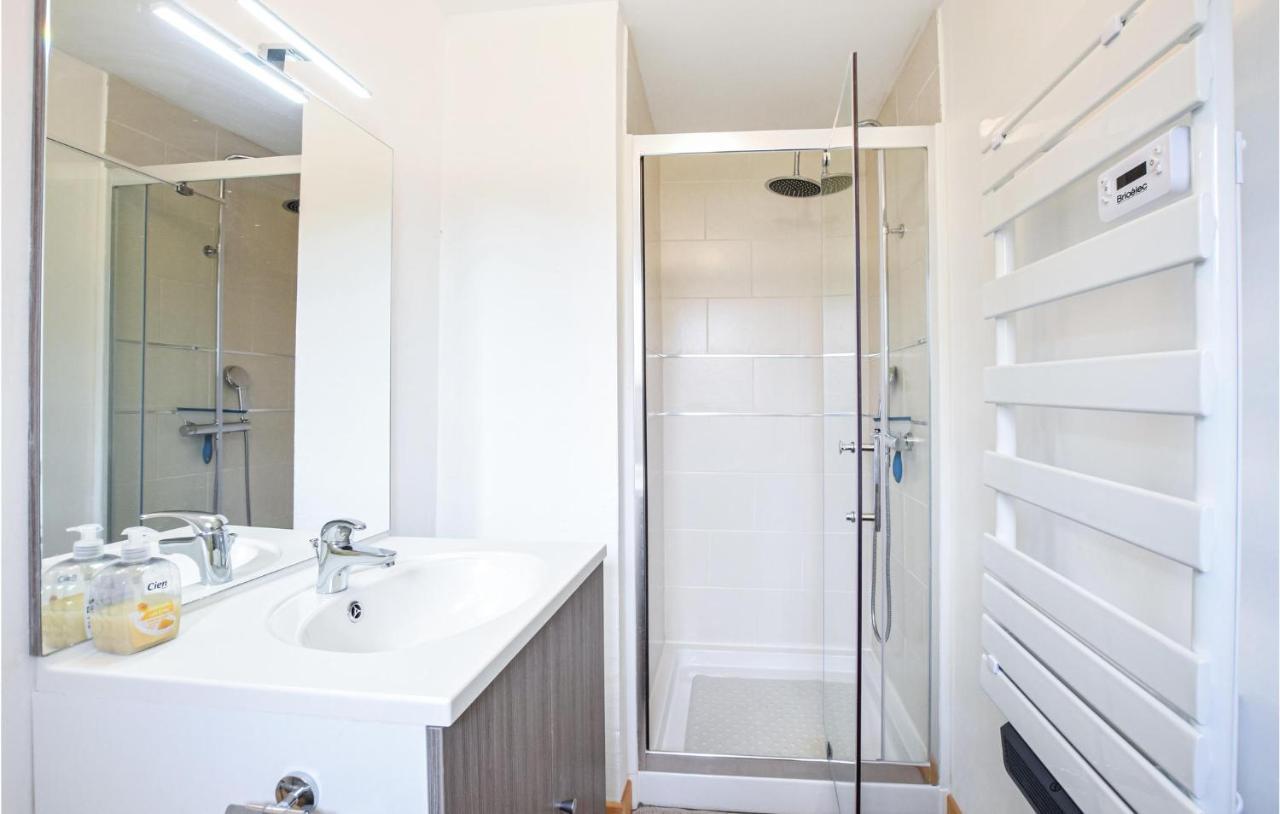Awesome Home In Saint-Sever-Calvados With Kitchen Zewnętrze zdjęcie