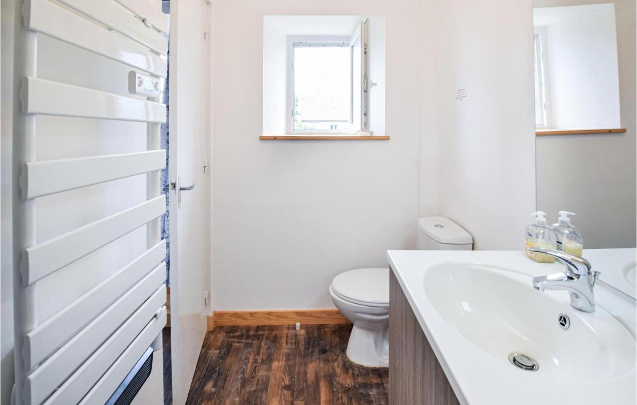Awesome Home In Saint-Sever-Calvados With Kitchen Zewnętrze zdjęcie