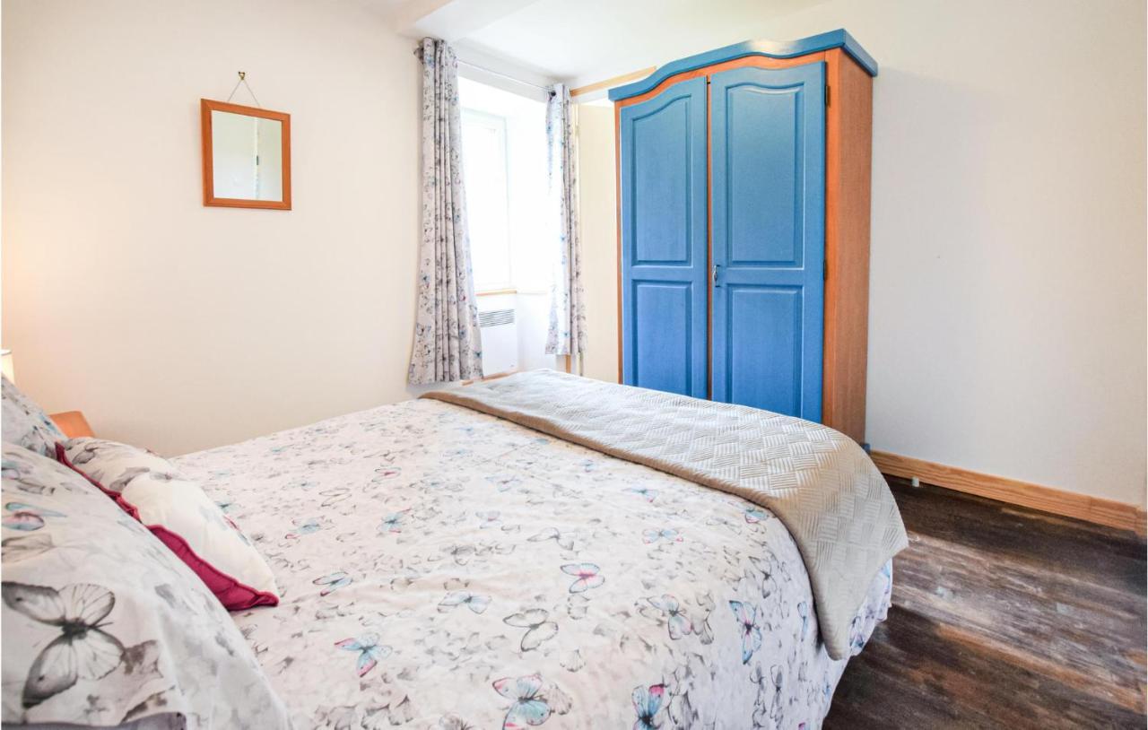Awesome Home In Saint-Sever-Calvados With Kitchen Zewnętrze zdjęcie